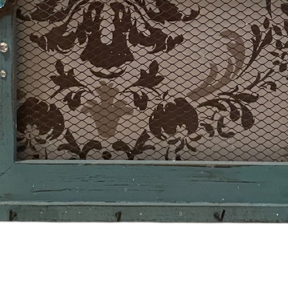 Embellished Reclaimed Frame Earring Display Refinished With Hook, Green - Picture 4 of 5